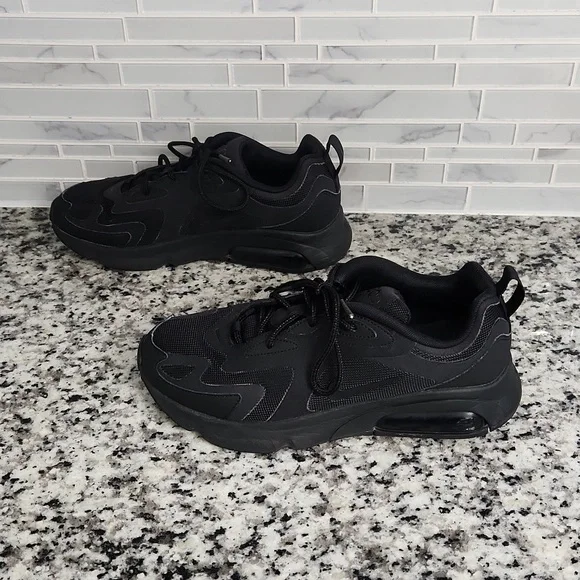 Triple Black Nike Air Max 200 Running Shoes sz 8.5 solid sneakers AT6175-003 - Picture 5 of 6